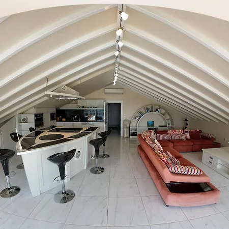 Tuem Villa-8 Kisilik-plaja Yuerueme Uzakligi וילה *